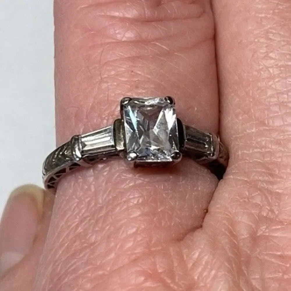Art Deco Style 925 Sterling Silver CZ Ring Size 8 Baguette Chevron Band